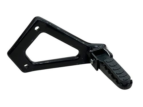 BASE DE POSAPIE IZQUIERDO TRASERO - PARA DM250 (2020-24) - DM250X (2022-24) - DM300-REM5032